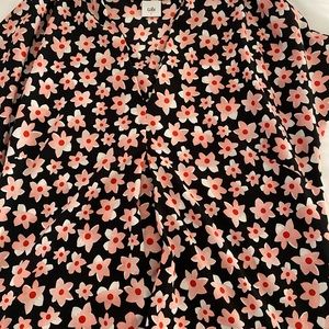 Beautiful Cabi flowery blouse size large